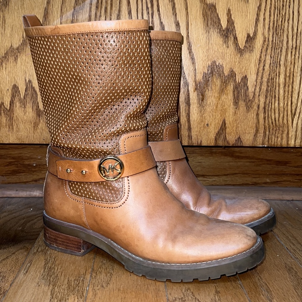 Michael Kors Leather camel color ankle booties. 3/4 inch wood block heel w/ gold